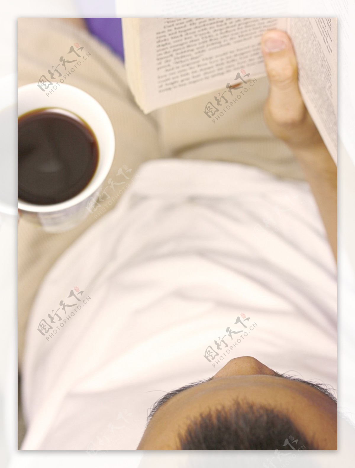 读一本书喝一杯咖啡