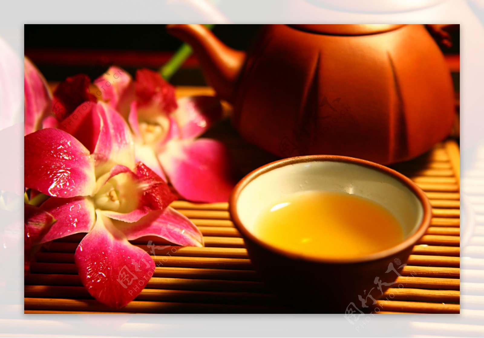 绿茶与鲜花图片