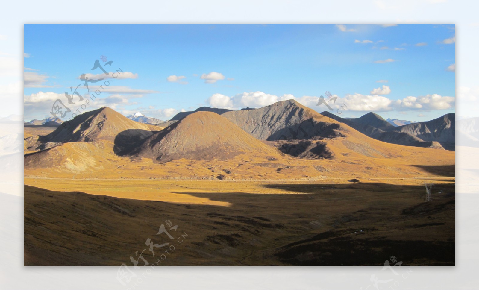 西藏高原上米拉山口风景图片