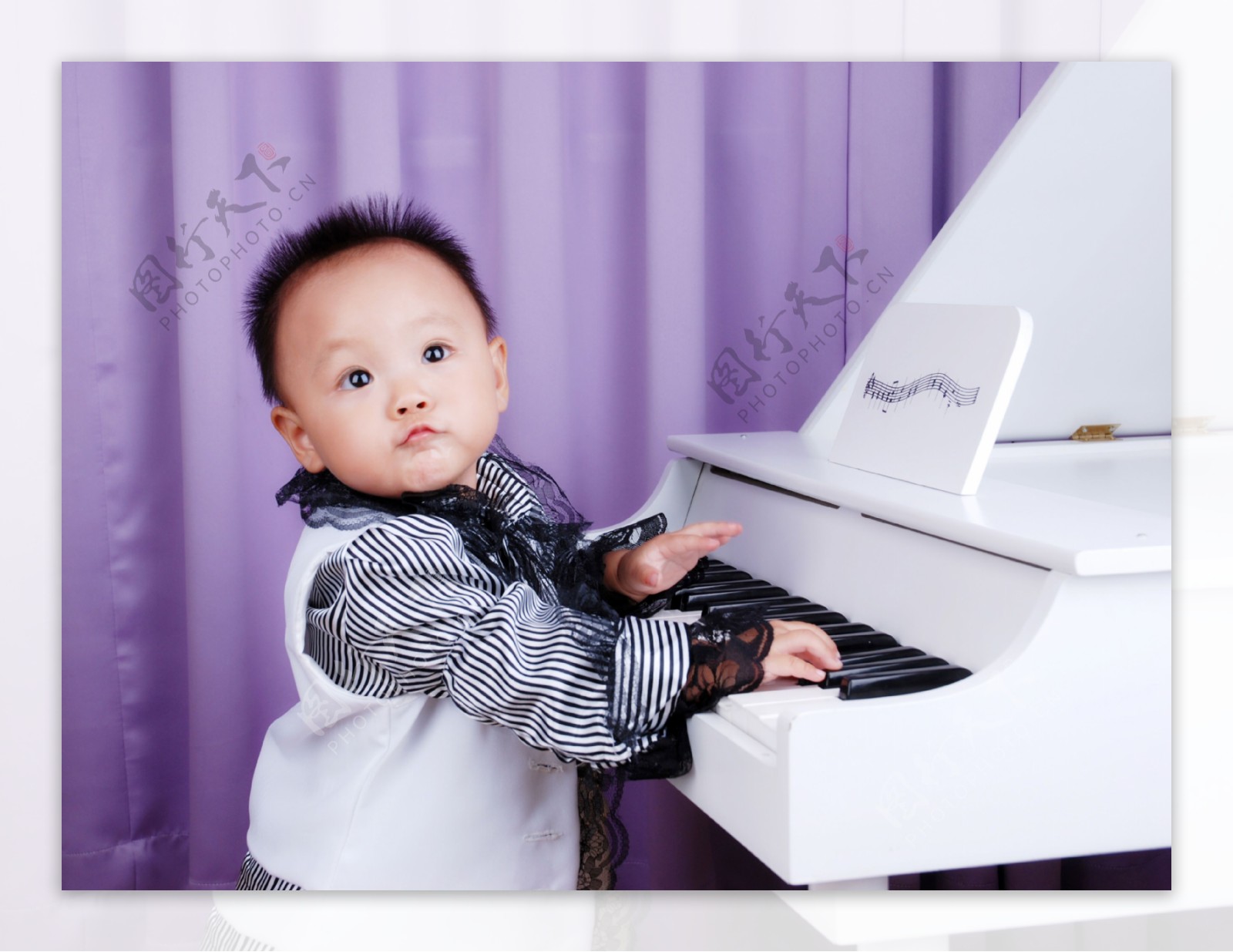 钢琴小王子图片