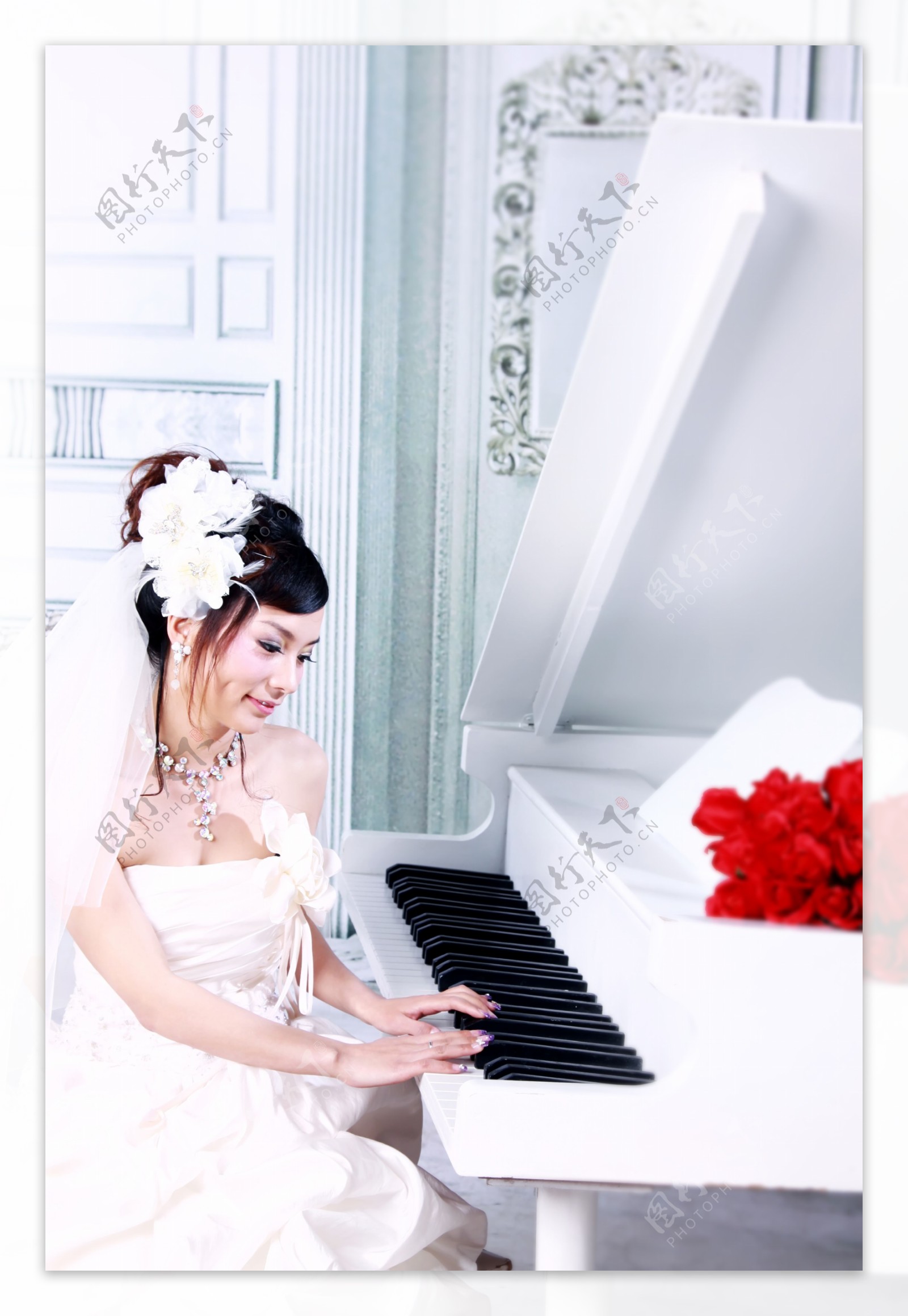 婚纱钢琴美女新娘造型摄影店宣传海报图片