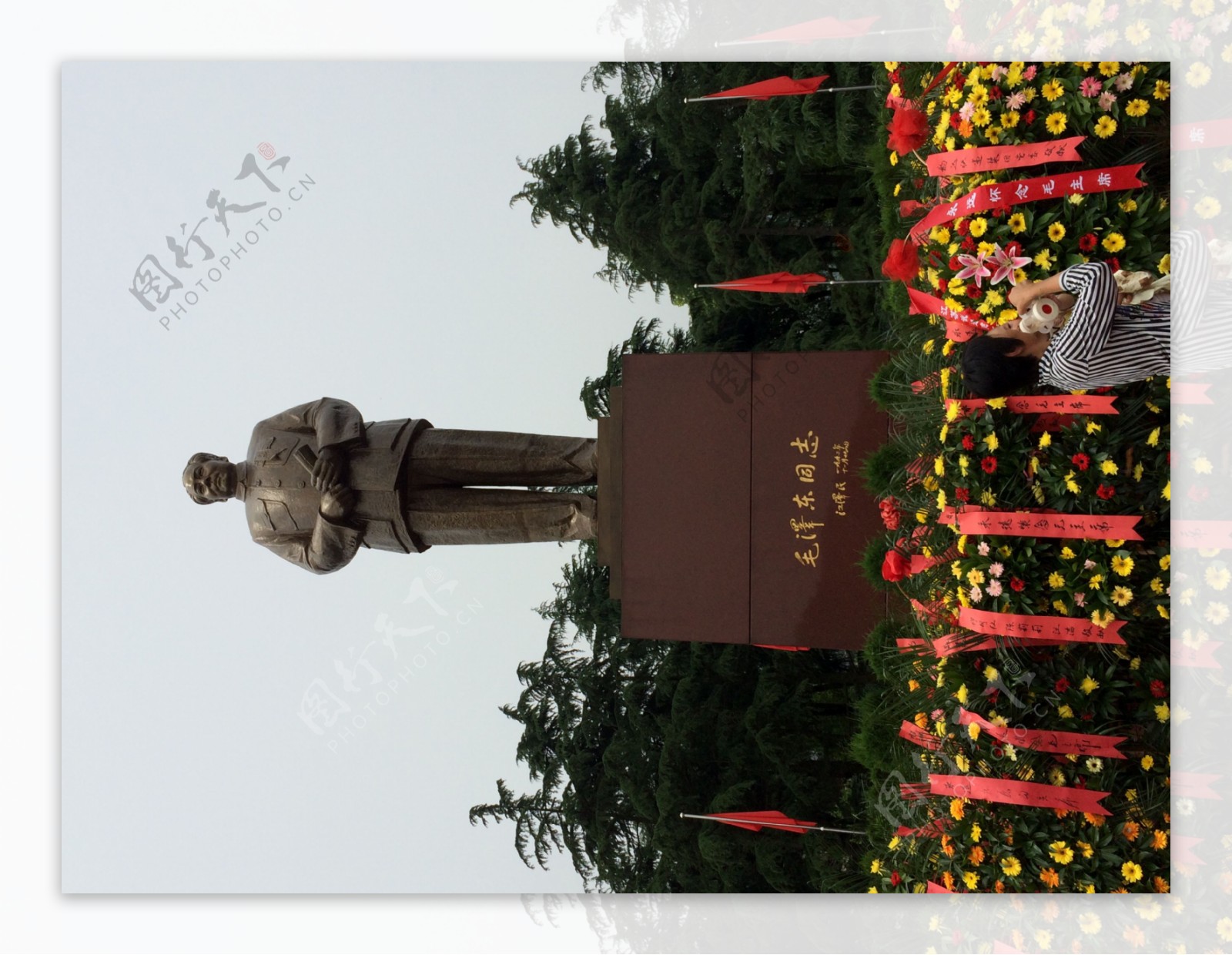 毛泽东铜像图片