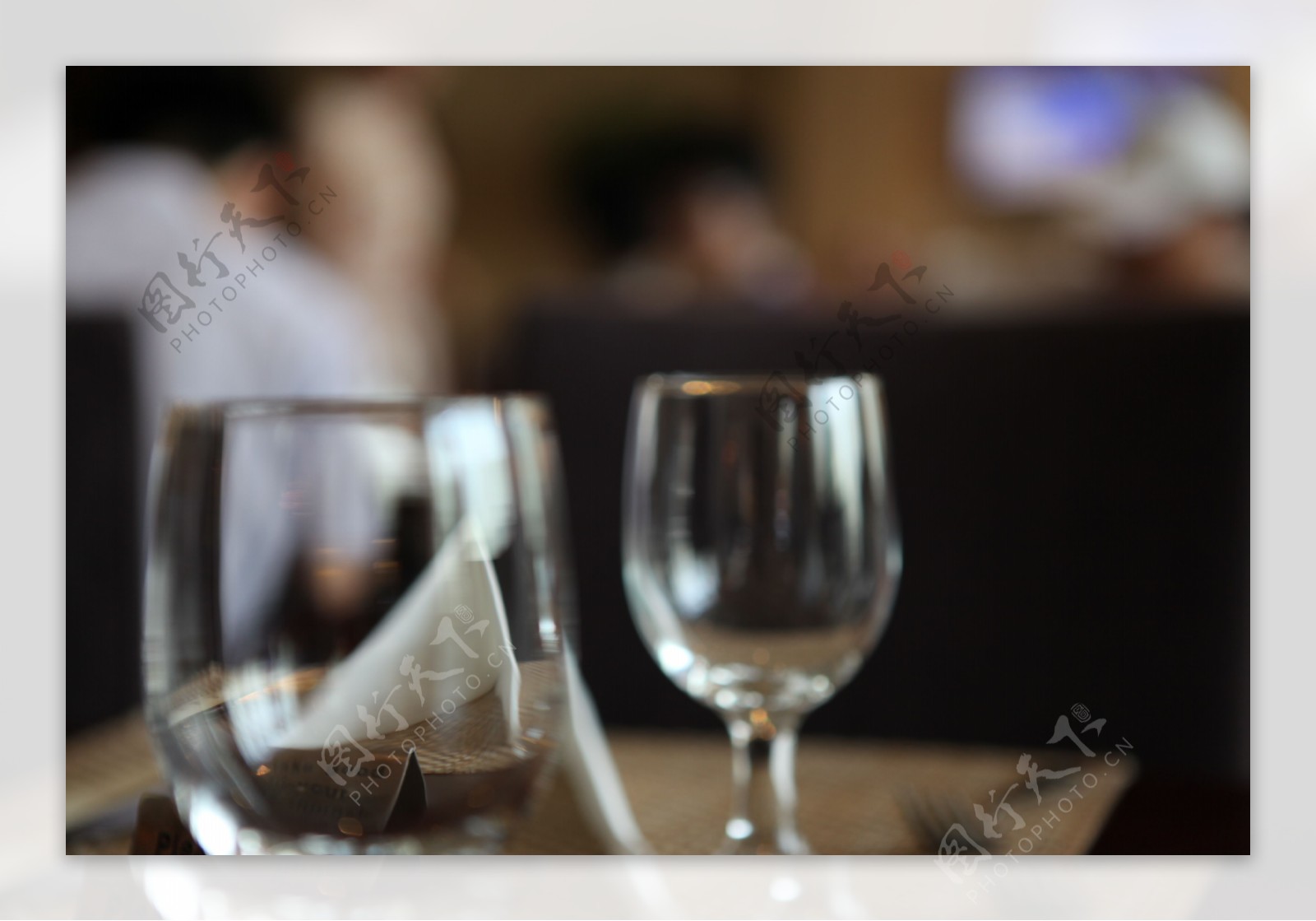 餐厅酒杯图片