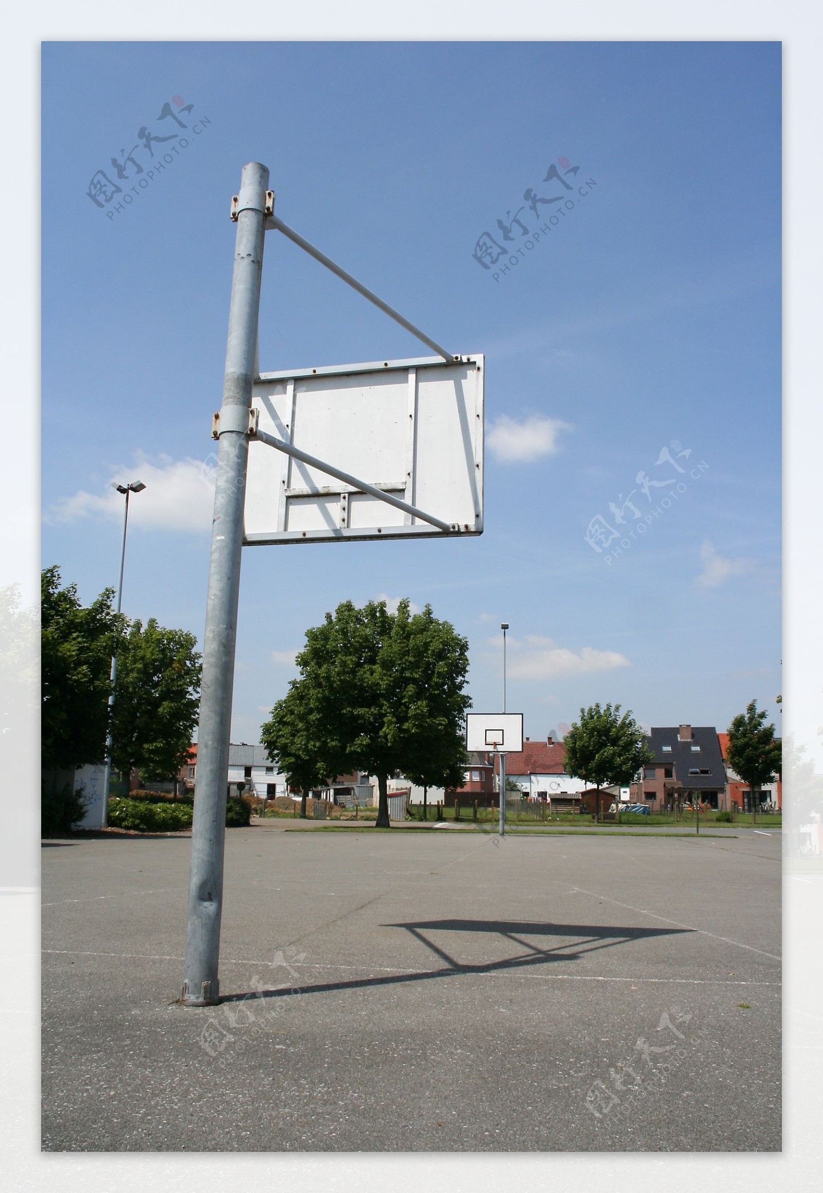 街头篮球场图片