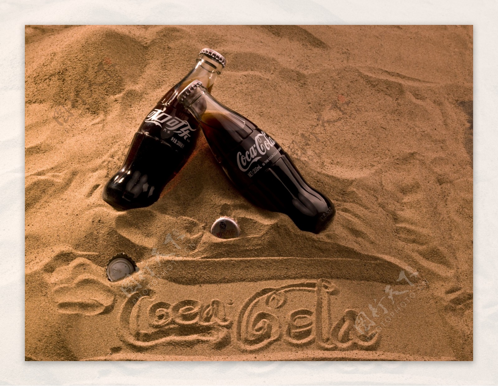 沙中的可口可乐图片