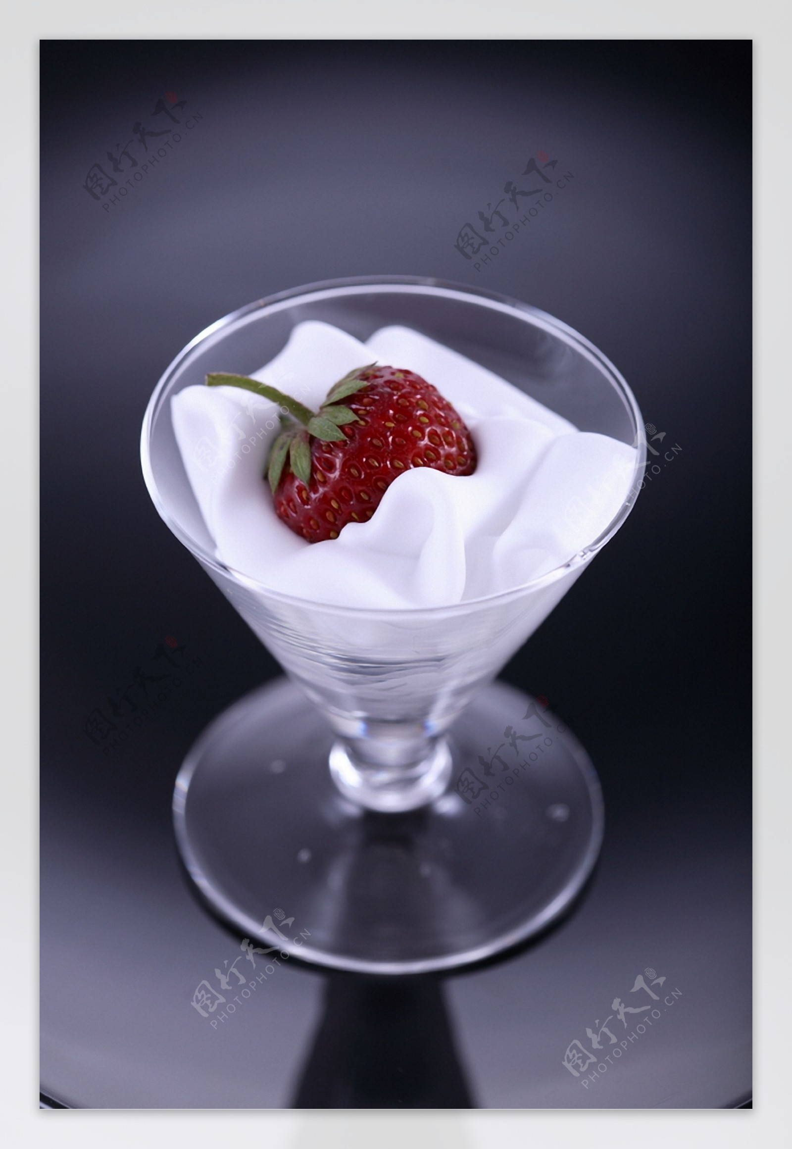 草莓牛奶图片