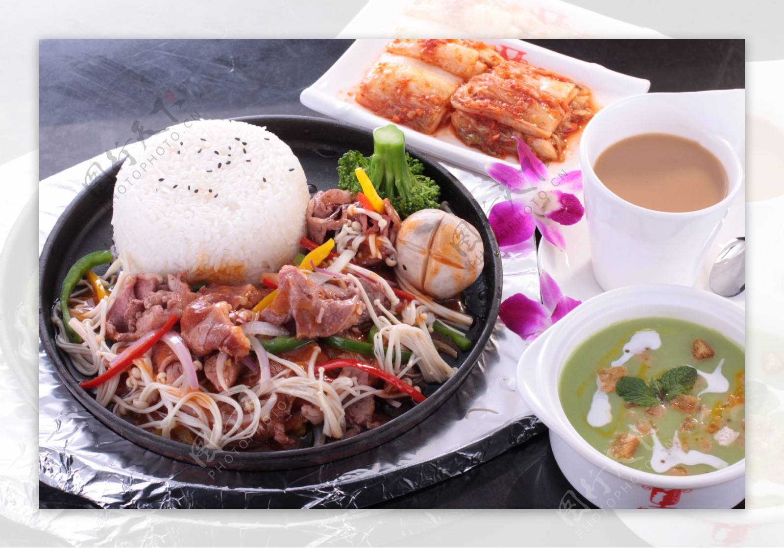 韩国铁板饭套餐图片