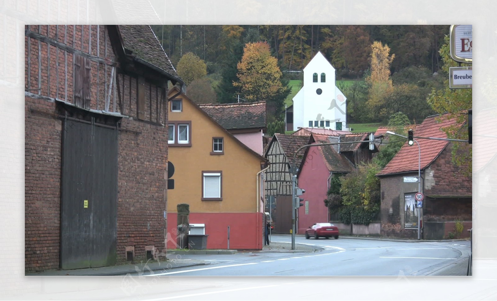 德国村教堂和汽车股的录像视频免费下载