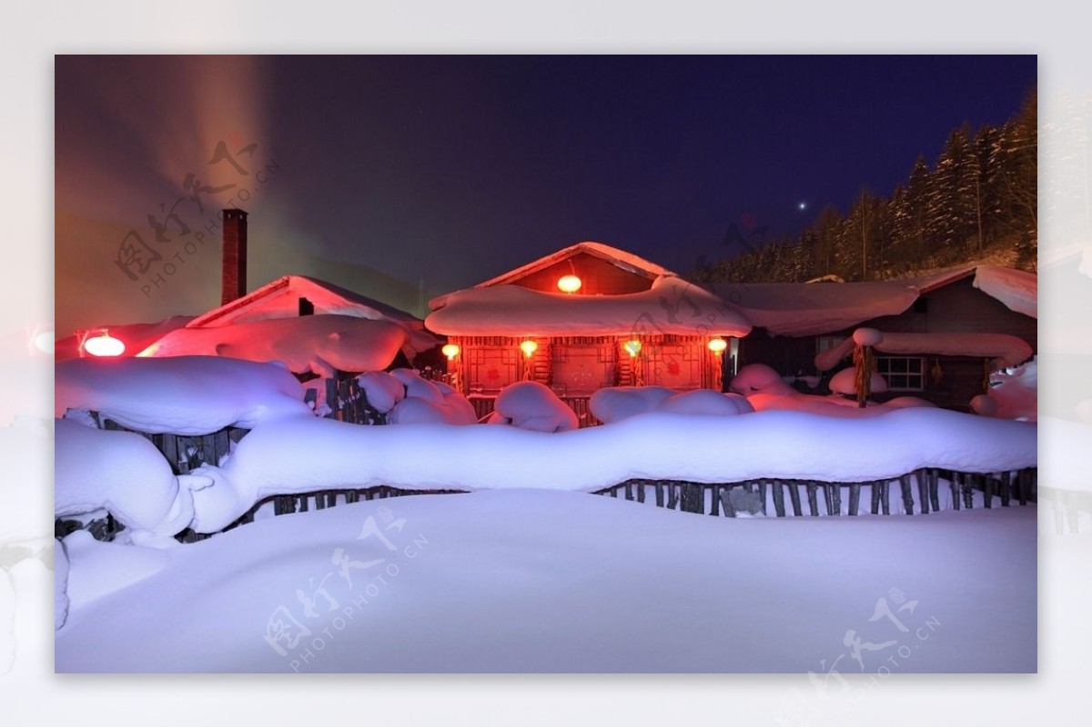 雪中房屋图片