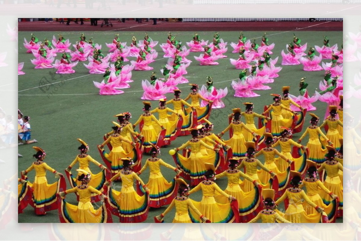 甘孜藏族自治州60年周庆表演图片
