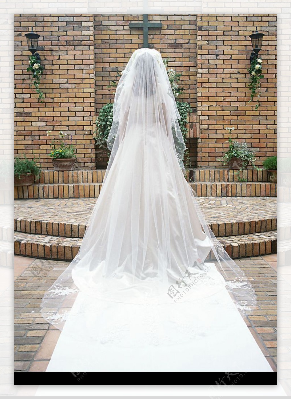白色婚纱的新娘图片