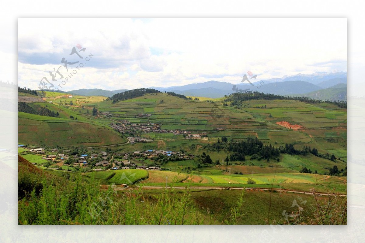 高山上的村落图片