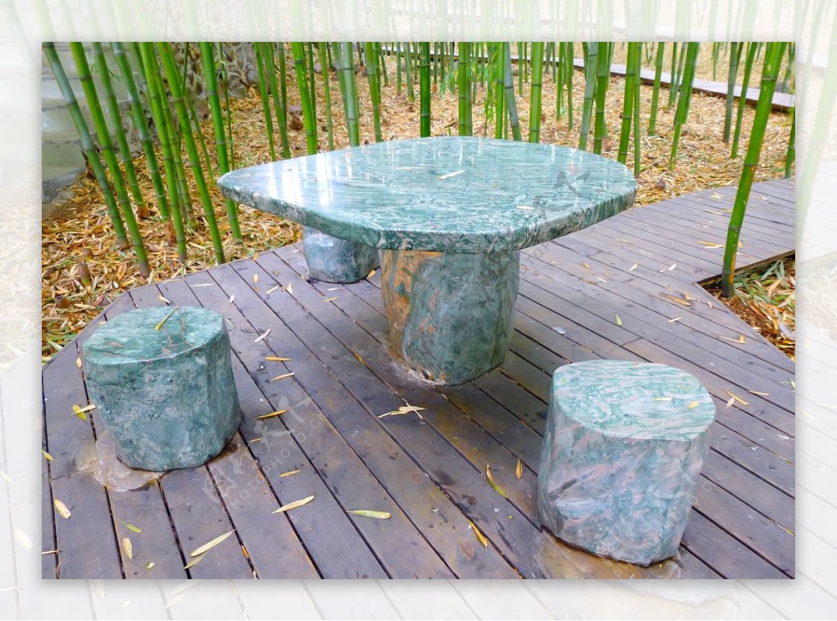 竹林石桌图片
