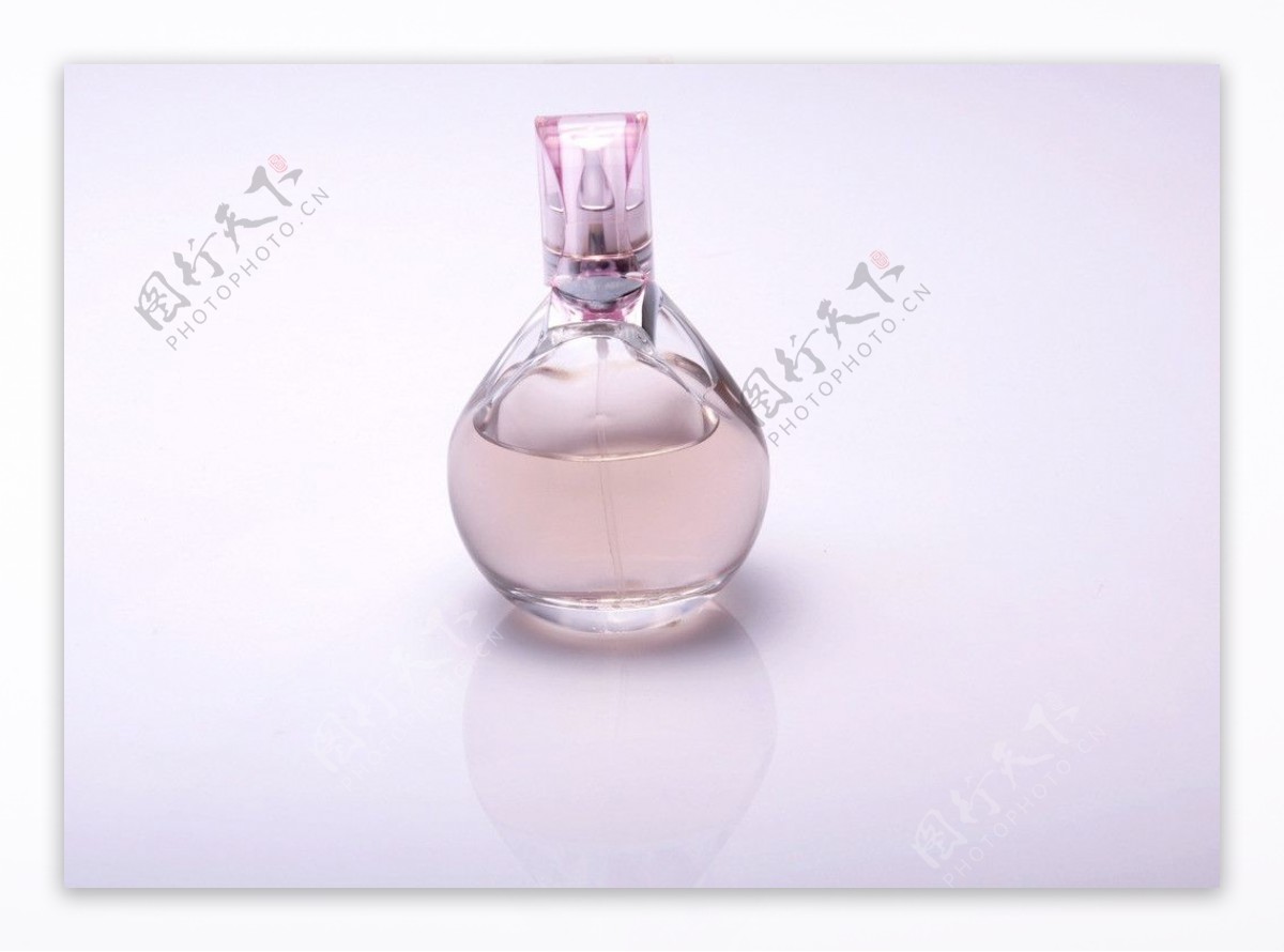 圆型琥珀色香水玻璃瓶图片