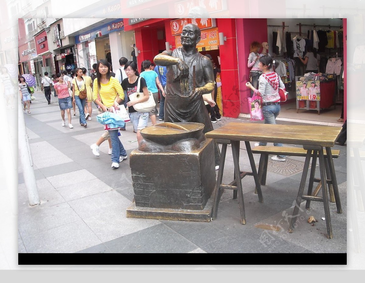 武汉江汉路步行街雕塑图片
