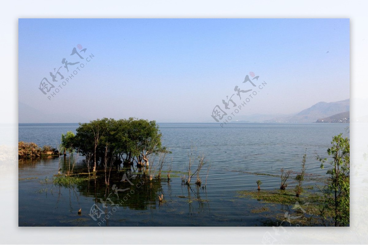 湖堤风景图片
