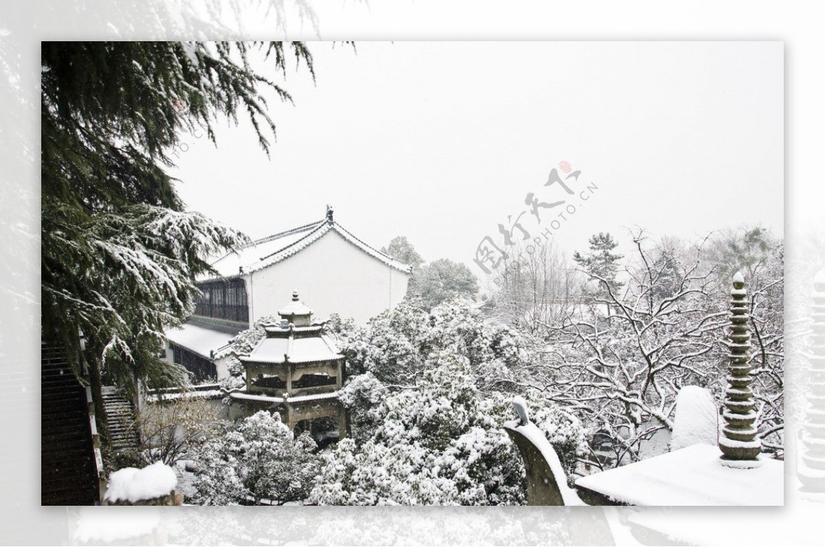 西湖雪景图片