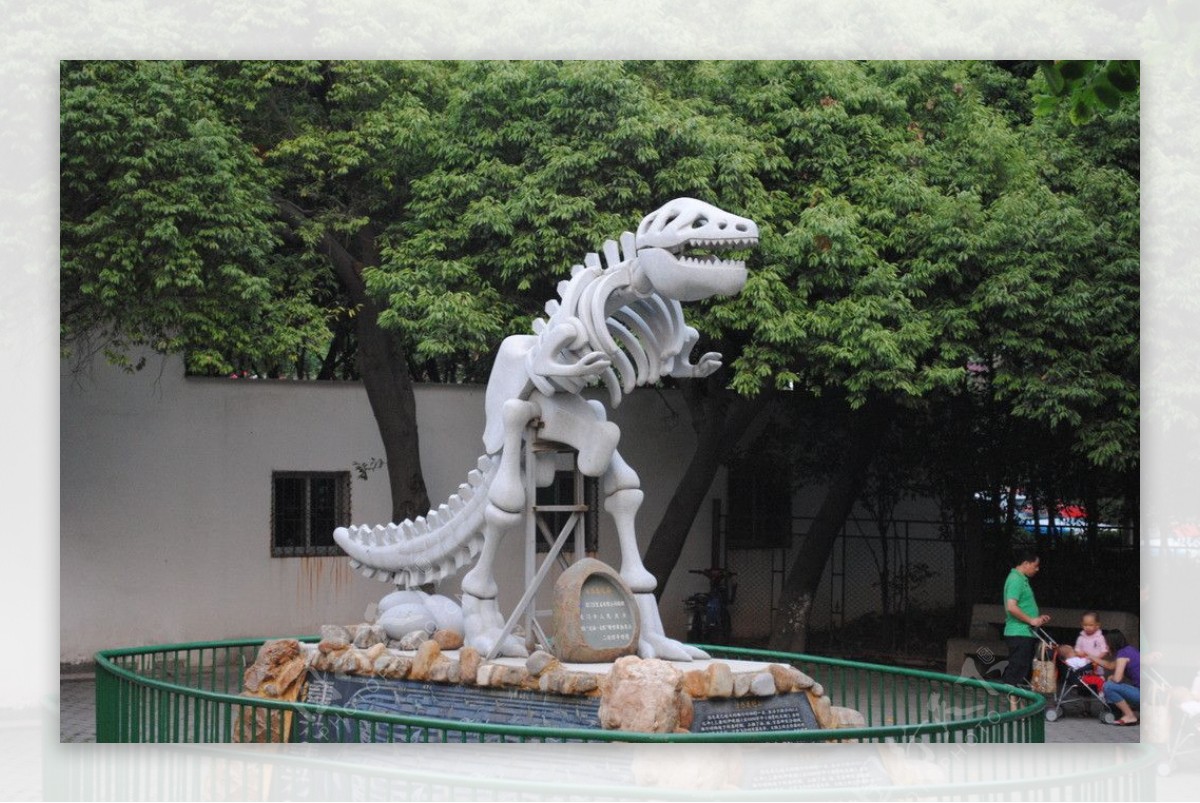 恐龙石像图片
