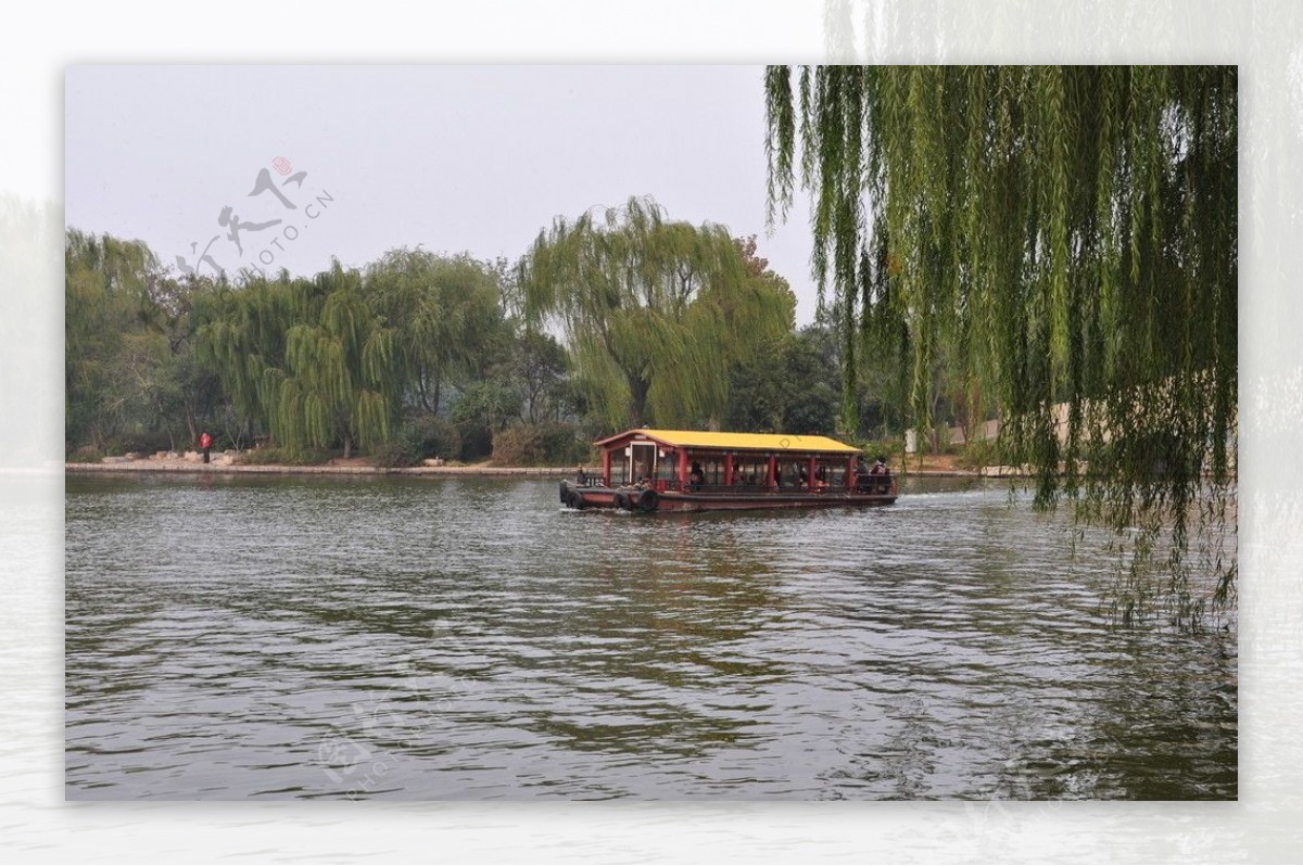 大明湖游船图片