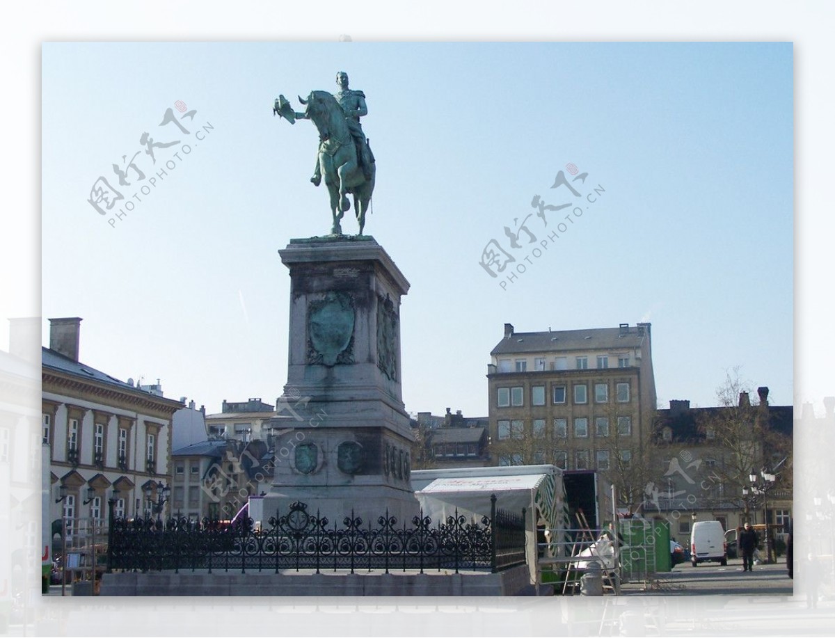 法国广场雕塑图片