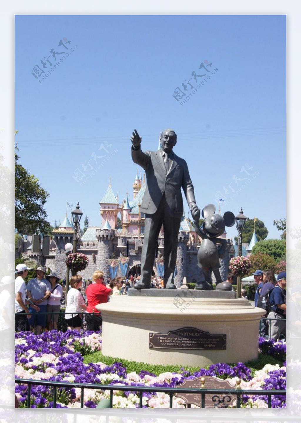 迪士尼与米老鼠雕像图片