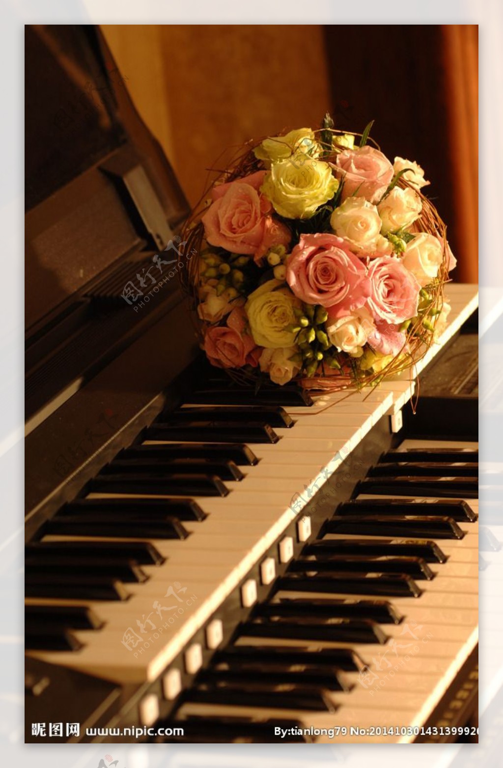 钢琴手捧花图片素材