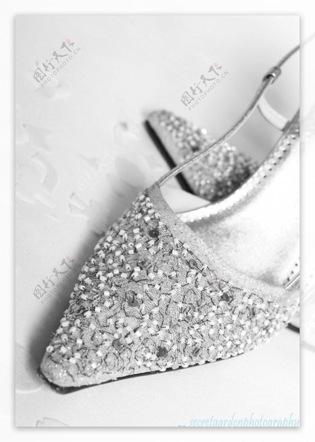 银色水晶鞋图片