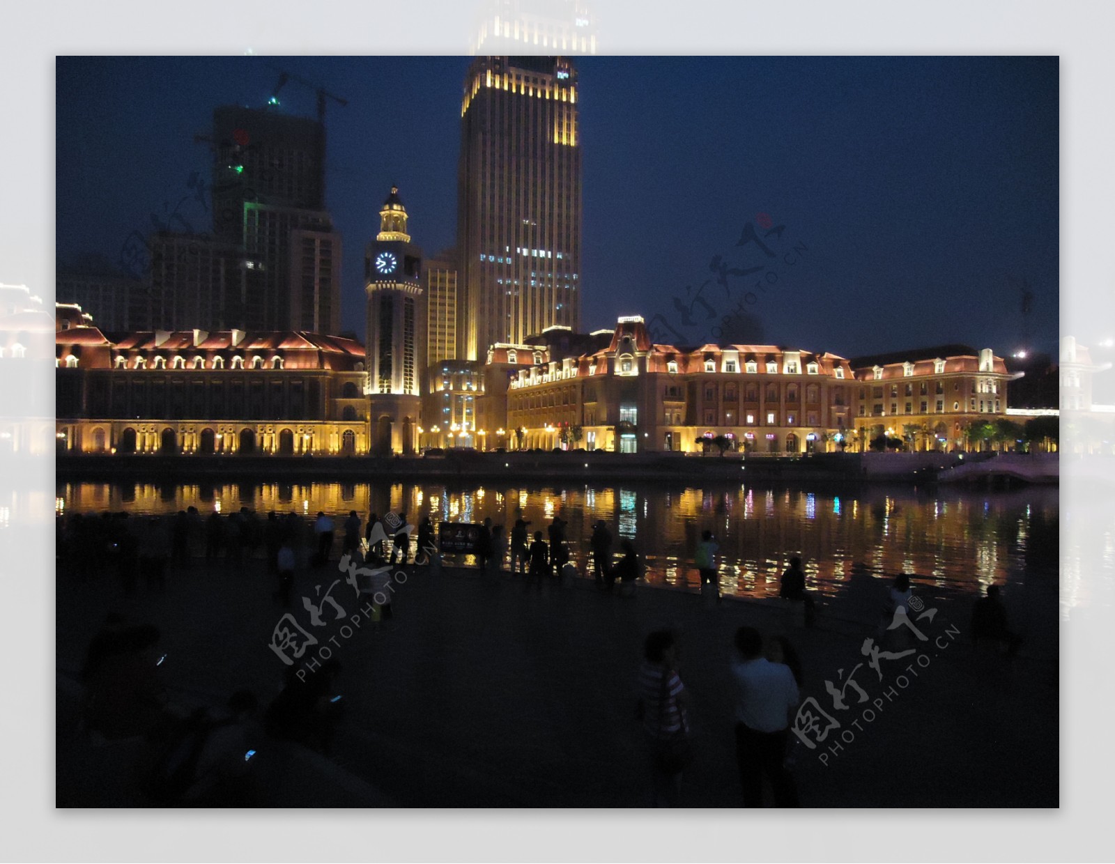 天津站前的景色图片