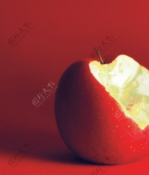 苹果红苹果咬过的红苹果图片