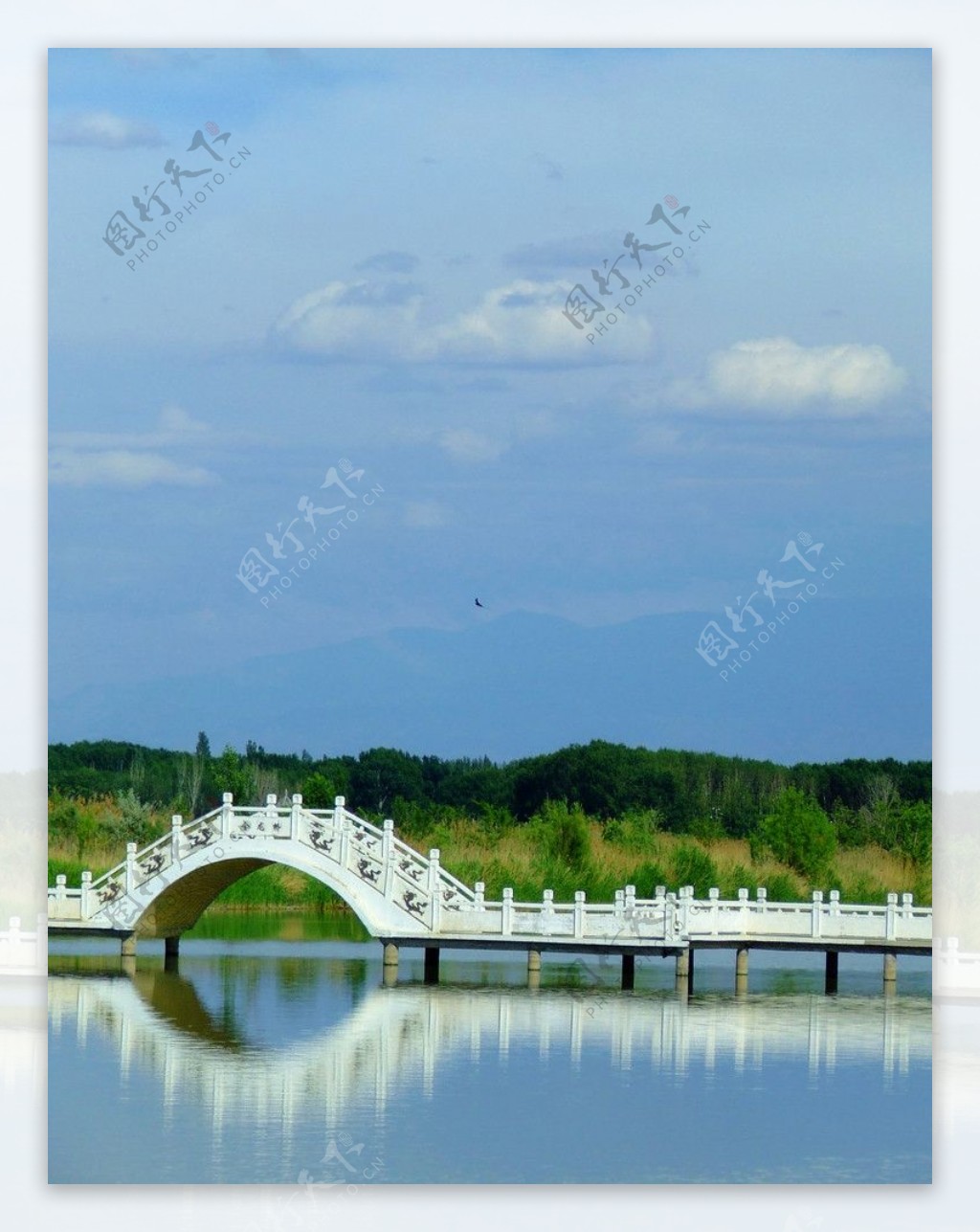 小桥湖水图片