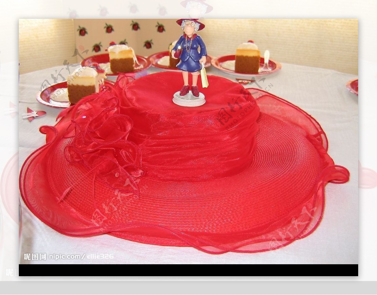 红色礼帽玩具婆婆蛋糕图片