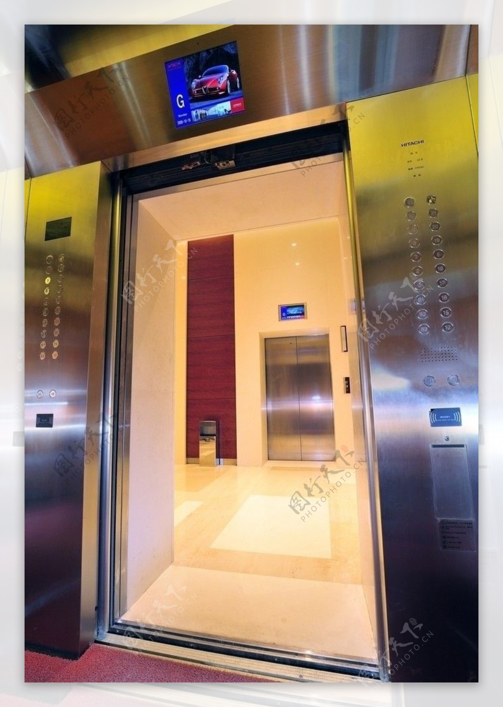 坤和大厦电梯内图片