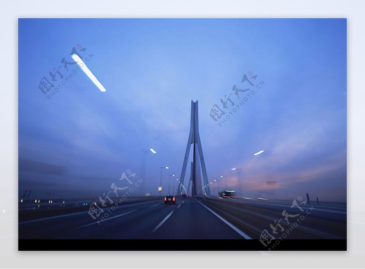 大桥黎明图片
