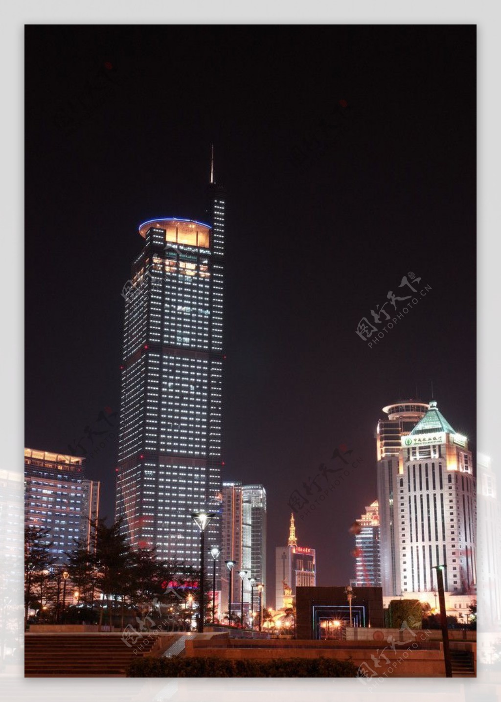 南宁地王大厦夜景图片