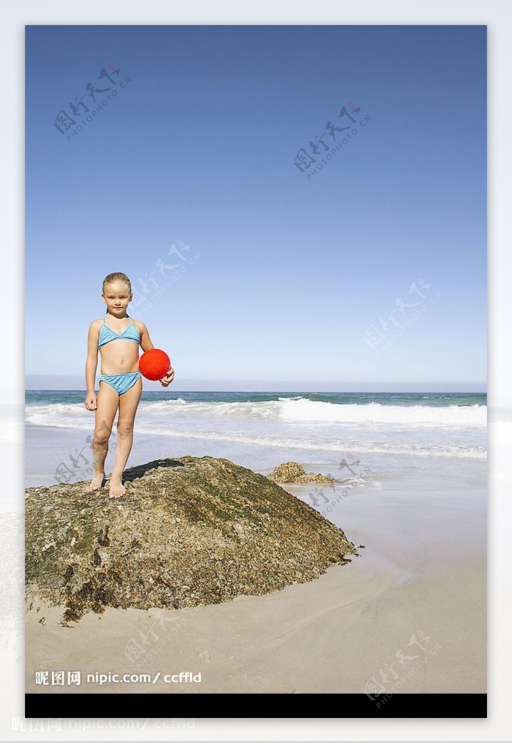 海边小女孩图片