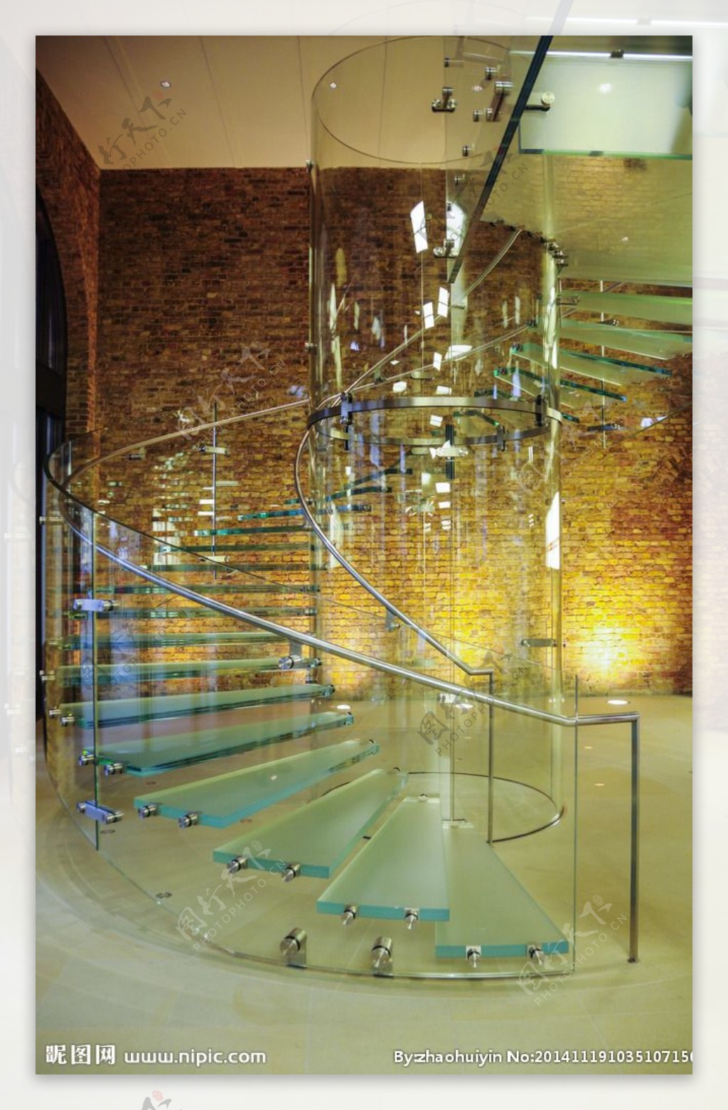 玻璃楼梯图片