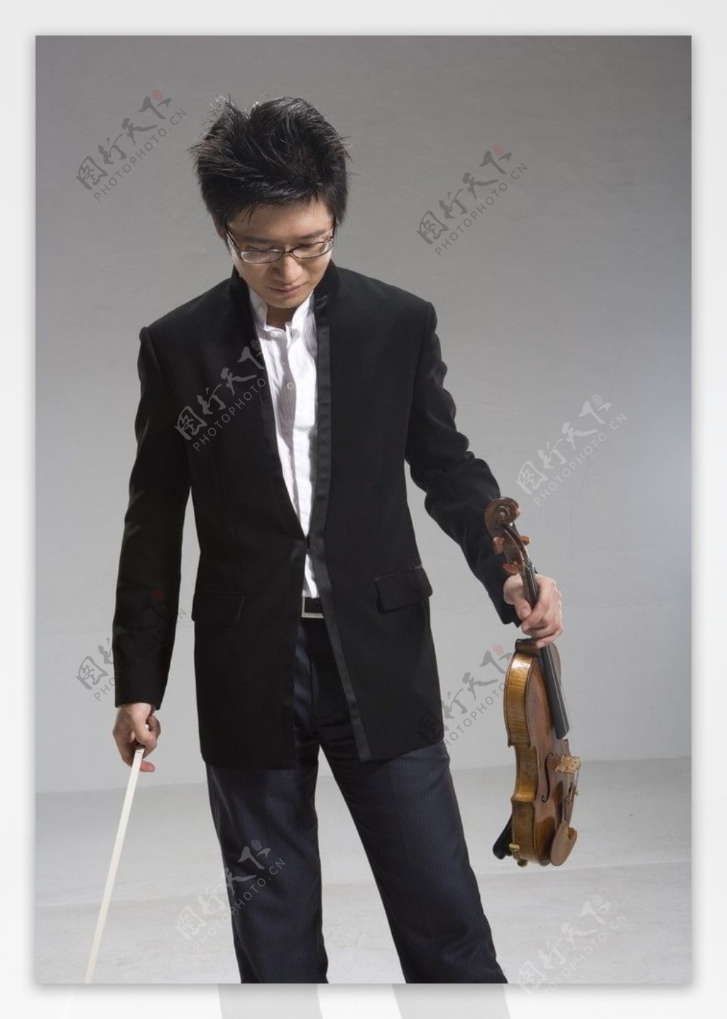 年轻的小提琴家图片