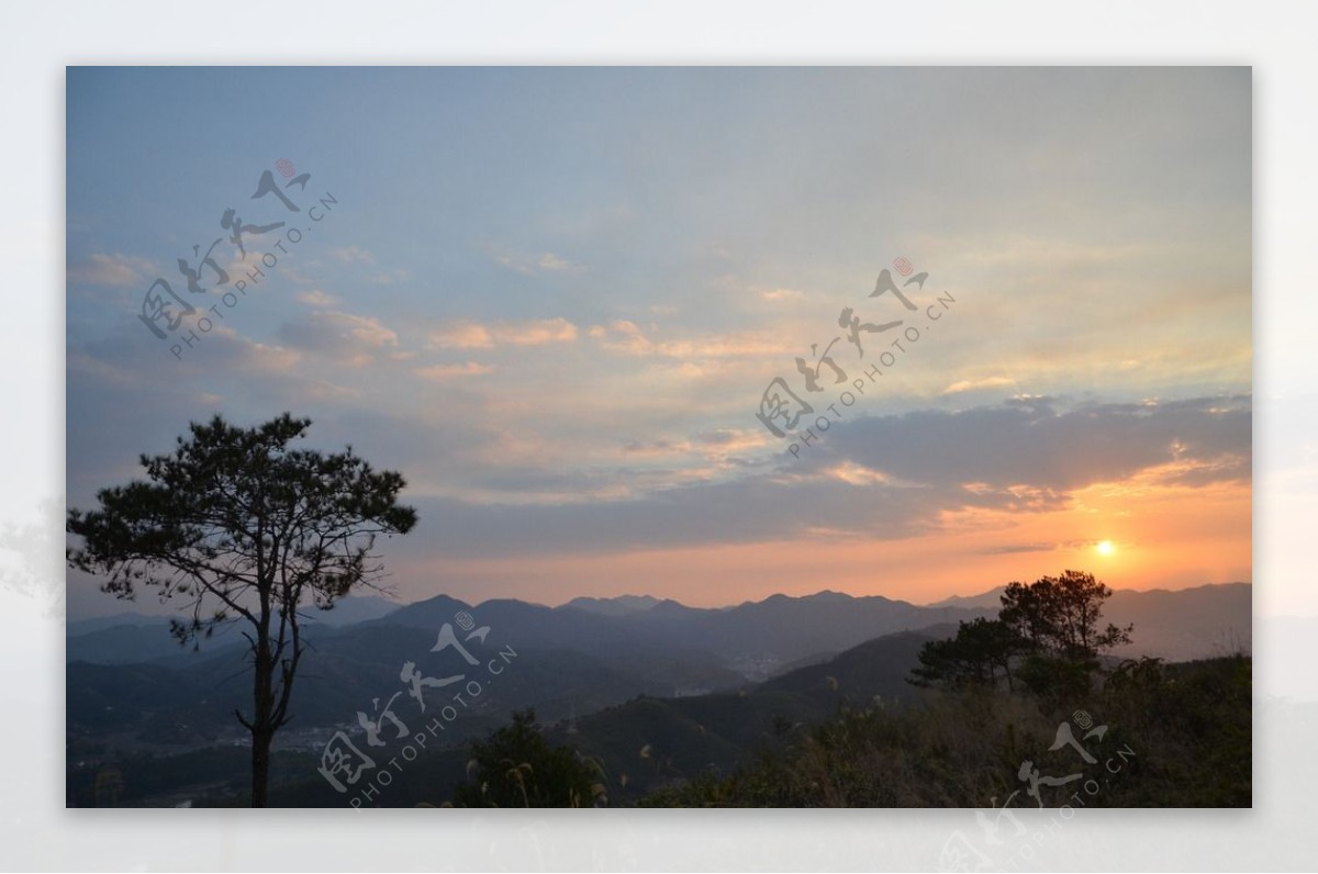 广东龙川乡村日落时分图片