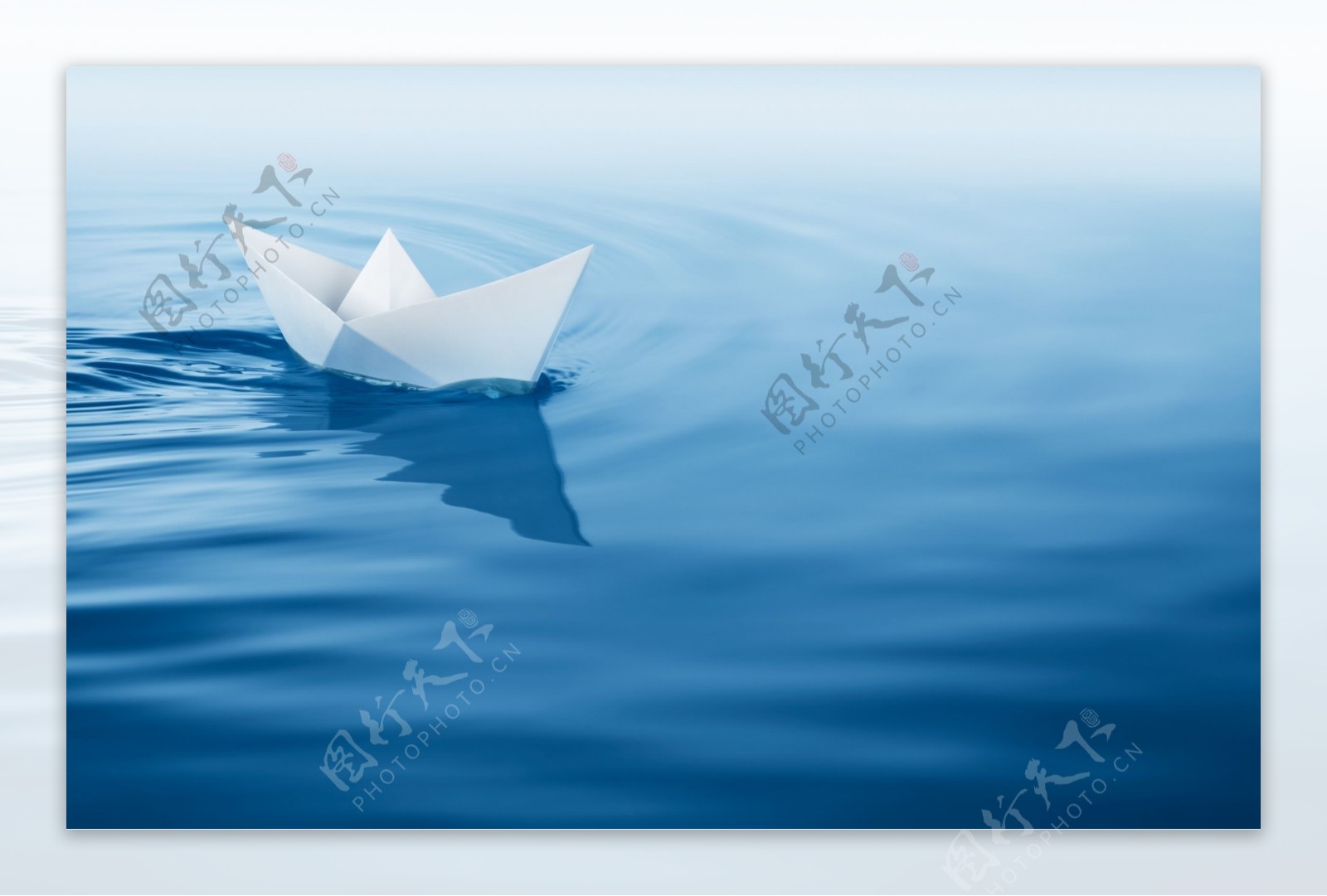 漂浮在水面上的纸船_3840X2160_高清视频素材下载(编号:7064180)_实拍视频_光厂(VJ师网) www.vjshi.com