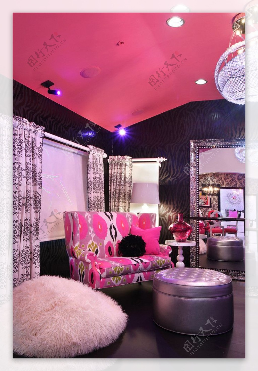 粉红色客厅图片