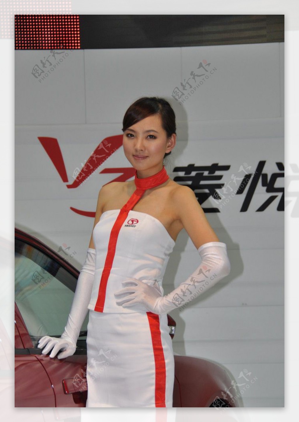 2009年广州车展东南汽车车模4图片