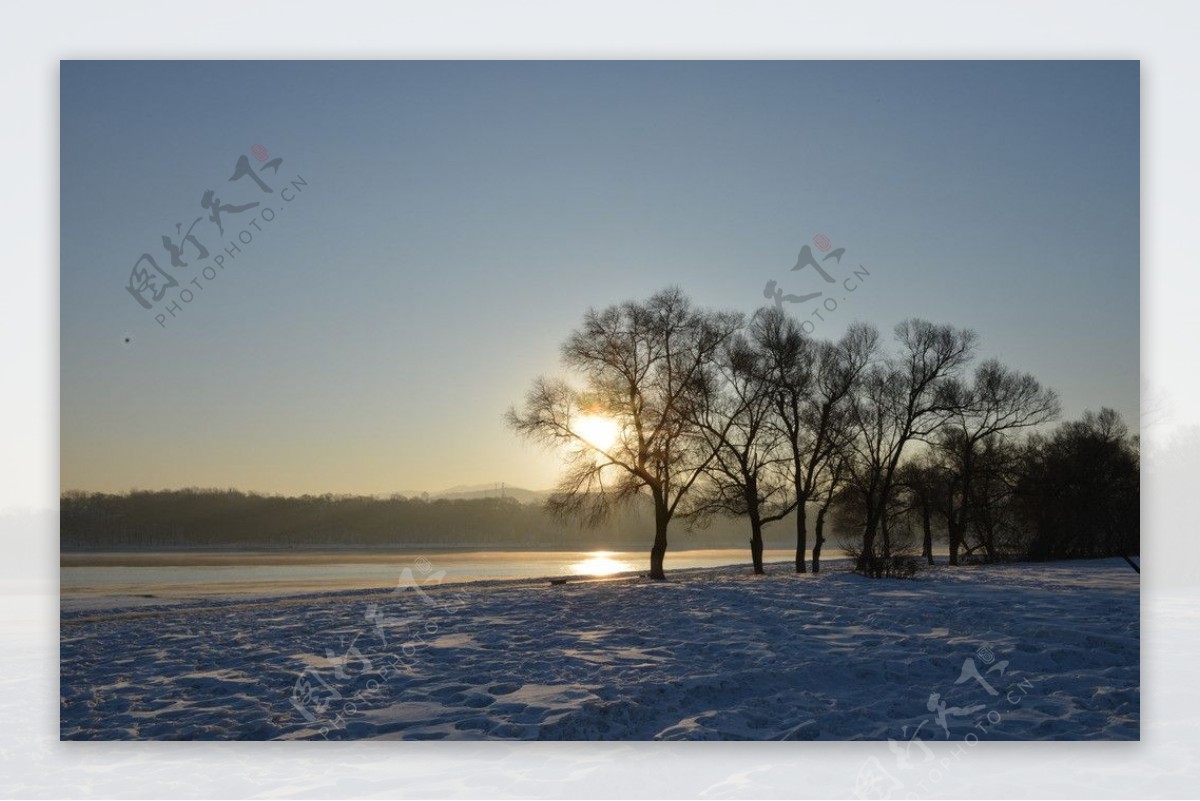 吉林雪地夕阳图片