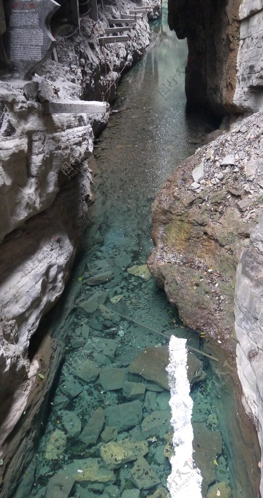 金刀峡溪水图片