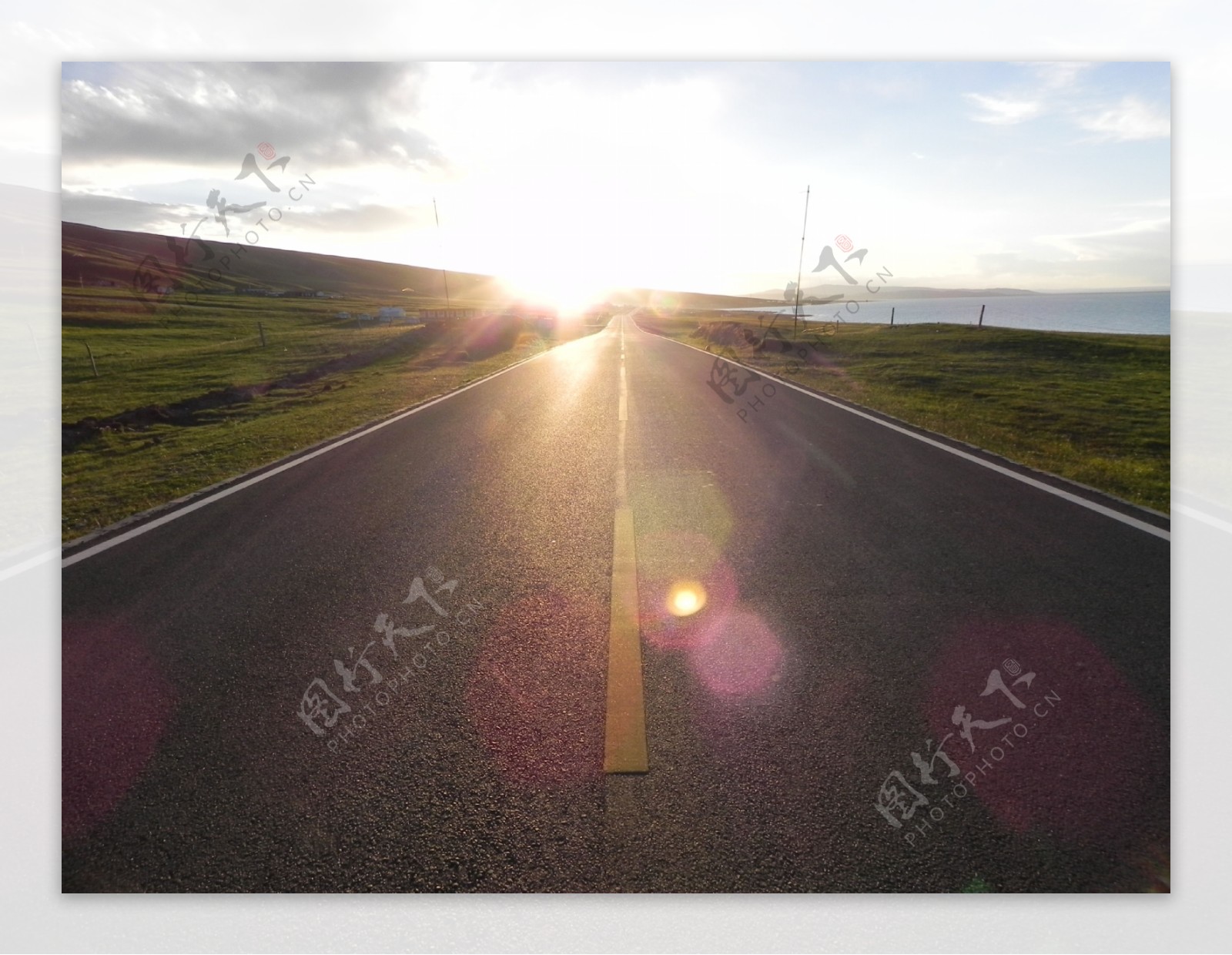夕阳公路图片