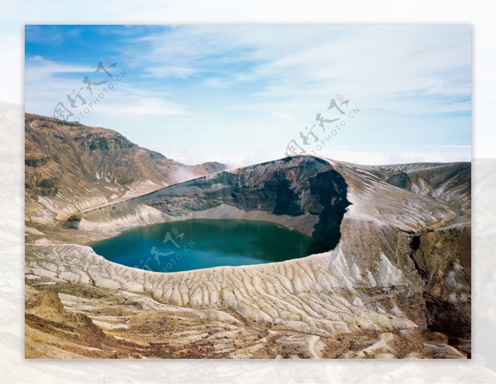 火山湖图片