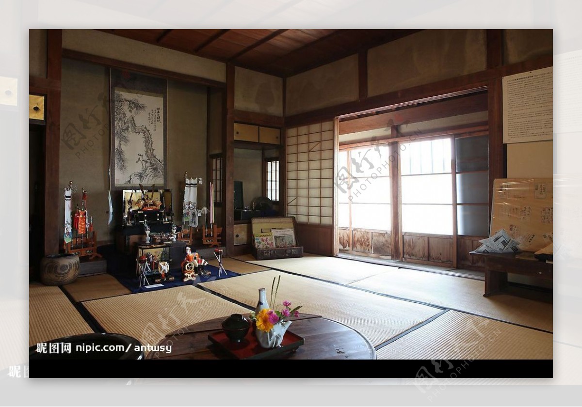 传统摆设的日式房间图片