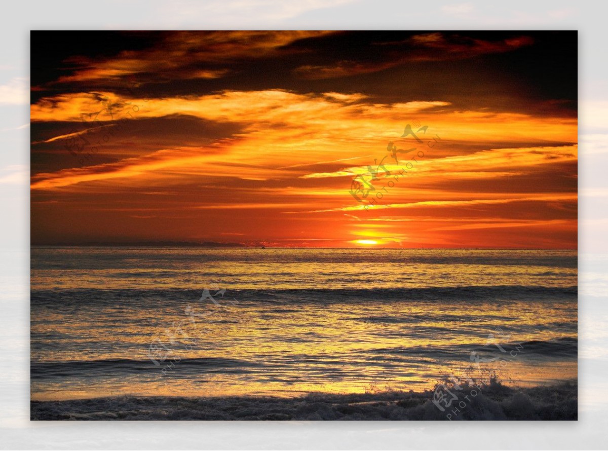 日出日落海平面图片