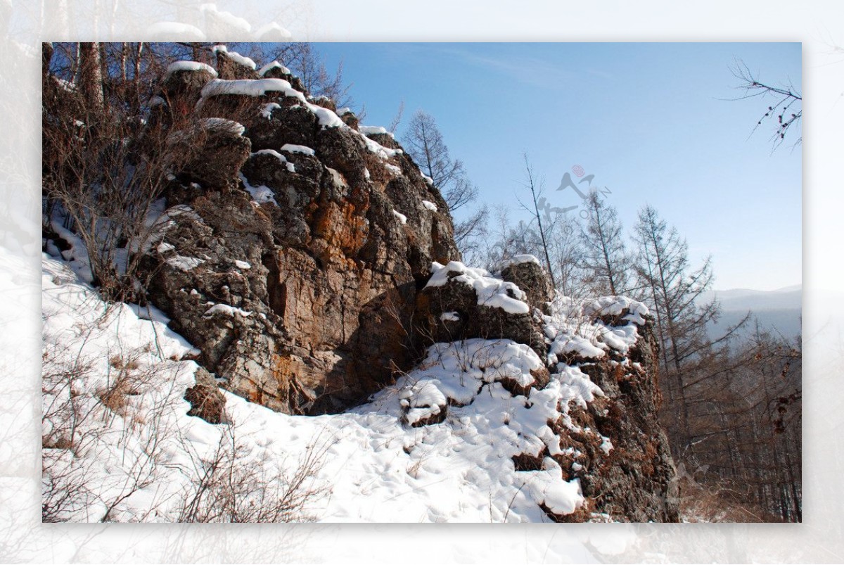 冬天的鹰嘴崖山峰图片