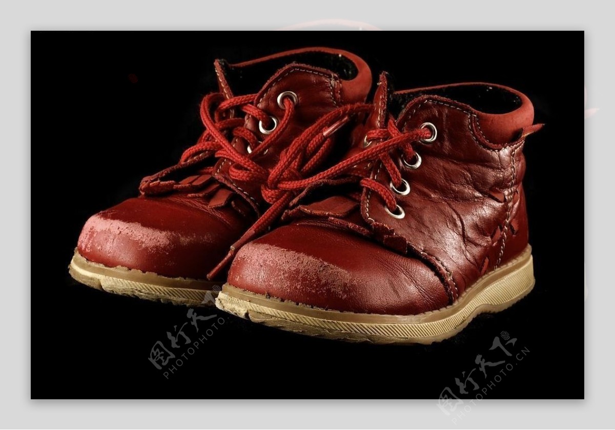 暗红色高邦运动皮鞋图片