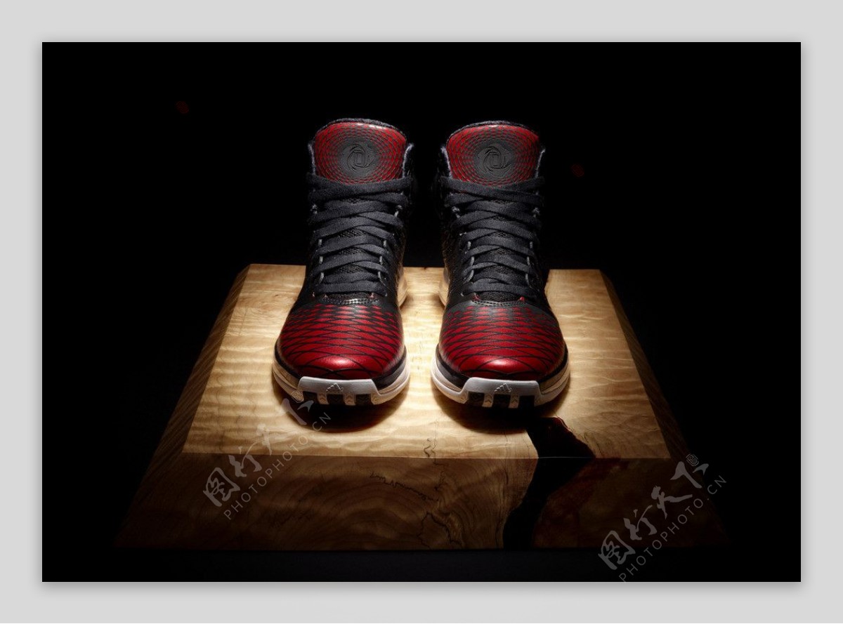 ADIDAS篮球鞋广告宣传照片图片